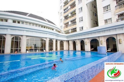  Hồ bơi trong khu chung cư Flemington Tower